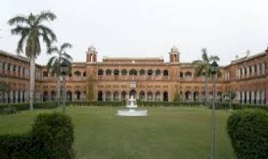 അലീഗഢ് മുസ് ലിം സര്‍വ്വകലാശാലക്കെതിരെ വര്‍ഗീയ പ്രസ്താവനയുമായി സൃമിതി ഇറാനി