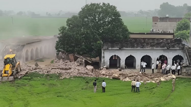 എട്ട് പതിറ്റാണ്ട് പഴക്കമുള്ള മദ്രസ പൊളിച്ച് യു.പി ഭരണകൂടം